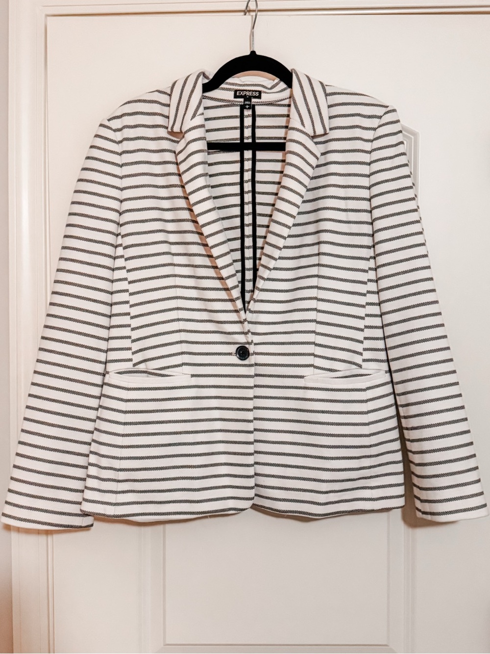 Express black/offwhite stripe blazer size large
